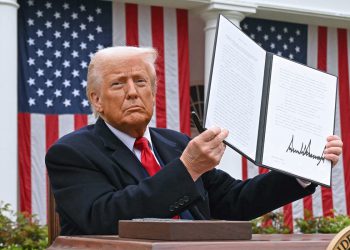 Trump ažuriranja uživo: Appleove dionice padaju kao odgovor na ‘Dan oslobađanja’ dok viši republikanci govore o tarifama