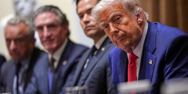 Trump ažuriranja uživo: Vrhovni sud zahtijeva da se tata Marylanda pogriješi u zatvor El Salvador, vraćen