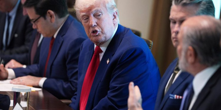 Trump brani pokušavajući kriviti Bidena za loše podatke o BDP -u nakon što je više puta tražio zasluge za demokratske snažne ekonomske brojeve