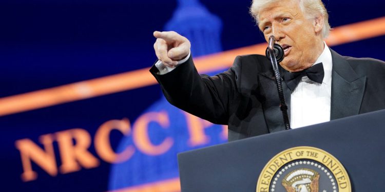 Trump hvali svjetski čelnici ‘ljube mi se **’ i slave ‘Great Hannibal Lecter’ na NRCC večeri