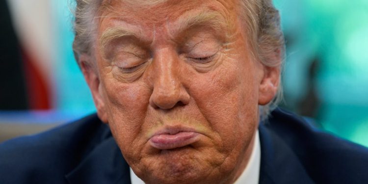 Trump je kampanjao na okončanje Ukrajinskog rata prvog dana. Sada je rekao da je to u ‘šali’