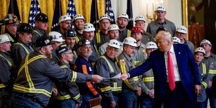 Trump je reklamirao svoj nalog za proizvodnju ugljena. Ekolozi kažu da će naštetiti zdravlju i novčanicima Amerikanaca