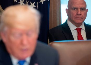 Trump je slučajno nazvao bivšeg službenog HR McMastera – a zatim ga je zlostavljao kad je shvatio tko je na redu, kaže izvještaj