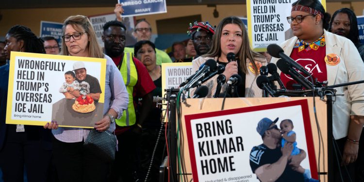 Trump kaže da je sudbina ledenih deportiranih u zloglasnom zatvoru do predsjednika El Salvadora