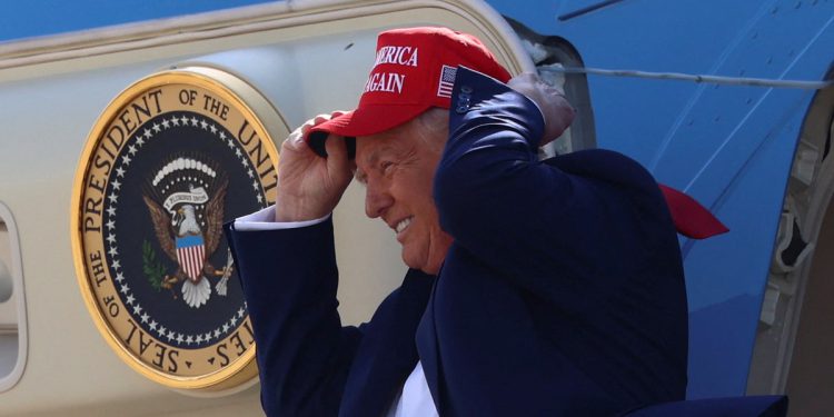 Trump napada ‘bolesnu političku klasu’ za ‘krvarenje Amerike Dry’ dok on obilježava 100 dana na uredu s Michiganskom skupom: Ažuriranja uživo