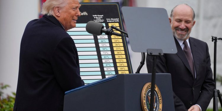 Trump napokon ide sve na tarifama, a slobodni trgovci s desne i lijeve su bijesne