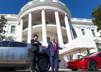 Trump olabavio regulativu za samovozeće automobile i podigao vrijednost Teslinih dionica