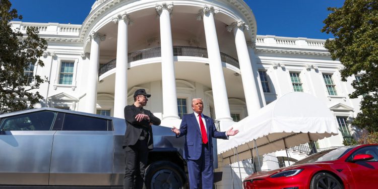 Trump olabavio regulativu za samovozeće automobile i podigao vrijednost Teslinih dionica