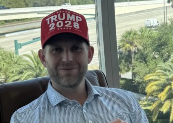 Trump počinje prodavati 2028 izbornih šešira – RT World News