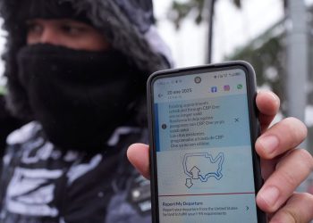 Trump pogodi tisuće s E -poštom na obavijest o deportaciji iznenađenja – uključujući američke građane