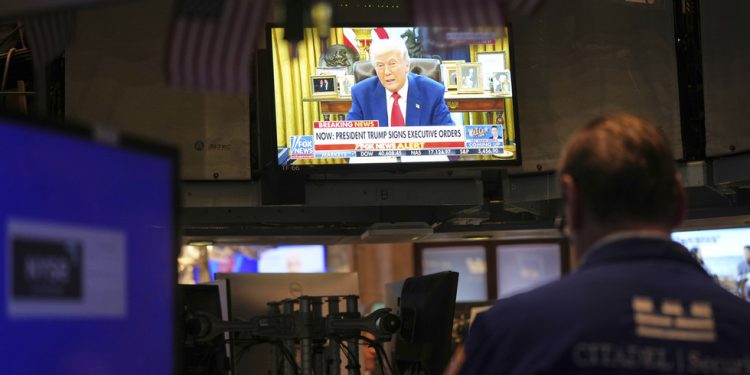 Trump priznaje da je reagirao na pad dionica – RT Business News