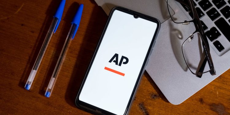 Trump prkosi sudskom nalogu da zaustavi novinare na crnoj listi – RT World News