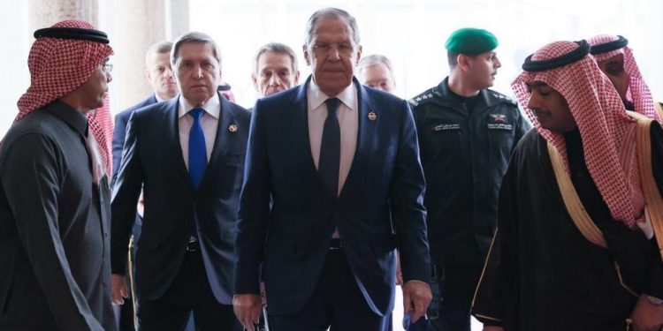 Trump razumije uzroke sukoba u Ukrajini – Putin pomoćnik – RT Rusija i bivši Sovjetski Savez