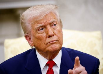 Trump tvrdi da bi tarife mogle zamijeniti porez na dohodak – RT Business News