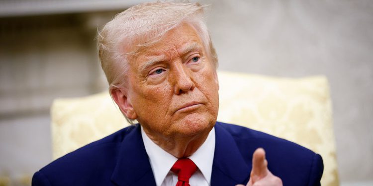 Trump tvrdi da bi tarife mogle zamijeniti porez na dohodak – RT Business News