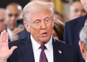 Trump započinje vrtlog tjedna označavajući svoj 100. dan u Ovalnom uredu