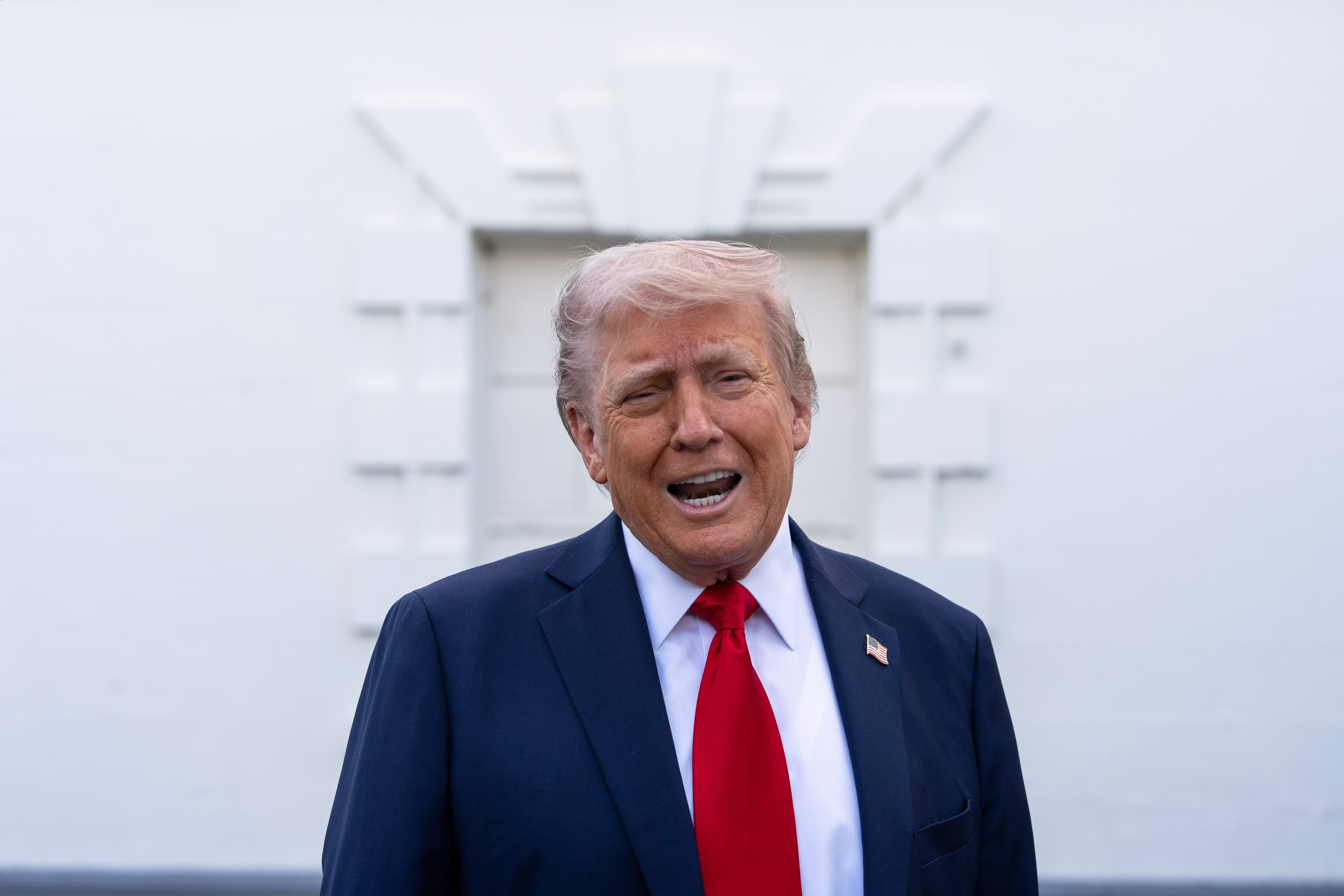 Predsjednik Donald Trump sada kritizira Rusiju nakon što je zračni napad ubio devet i ozlijedio najmanje 70 u Kijevu preko noći