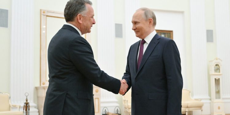Trumpov izaslanik nastojao je uvjeriti Putina u smislu sporazuma o primirju – Bloomberg – RT World News