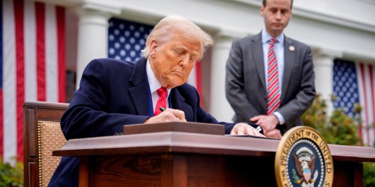 Trumpov pristup ‘Sledgehammer’ može uzrokovati trgovinske ratove – financijski analitičar – RT World News