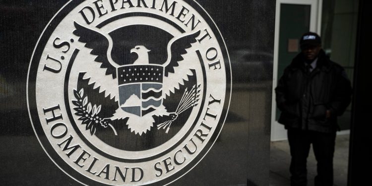 Trumpova administracija dodaje imigrante u ‘Master Smrt datoteku’ kako bi otkazala pogodnosti i pritisnula ih u deportaciju: Izvještaj