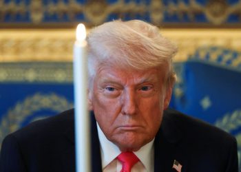 Trumpova ocjena odobrenja koju je anketom pokucao pokazujući da Amerikanci vjeruju demokrate s ekonomijom više od republikanaca: uživo