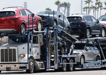 Trumpove auto tarife koje očekuju da će koštati industriju preko 100 milijardi dolara, a milijuni manje prodanih automobila prodani su
