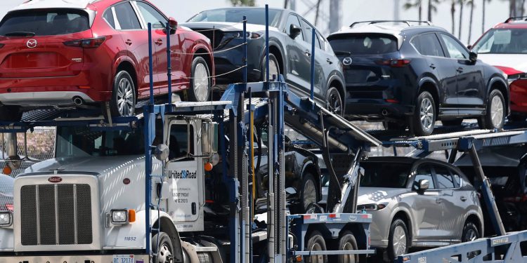 Trumpove auto tarife koje očekuju da će koštati industriju preko 100 milijardi dolara, a milijuni manje prodanih automobila prodani su