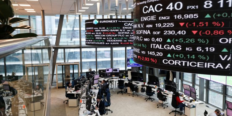 Trumpove carine potopile burze, a ceh će platiti svi: Vrijednost ušteđevine mogla bi se smanjiti, a krediti i kava poskupjeti