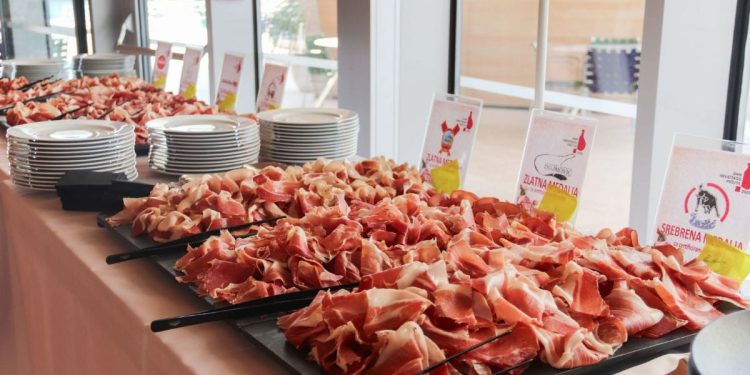 U Šibeniku otvoreni 11. Dani hrvatskog pršuta