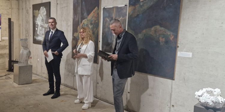 U Zagrebu otvorena silna izložba: ‘Otajstvo otkupljenja’ okupilo stotine ljudi i eminentna imena