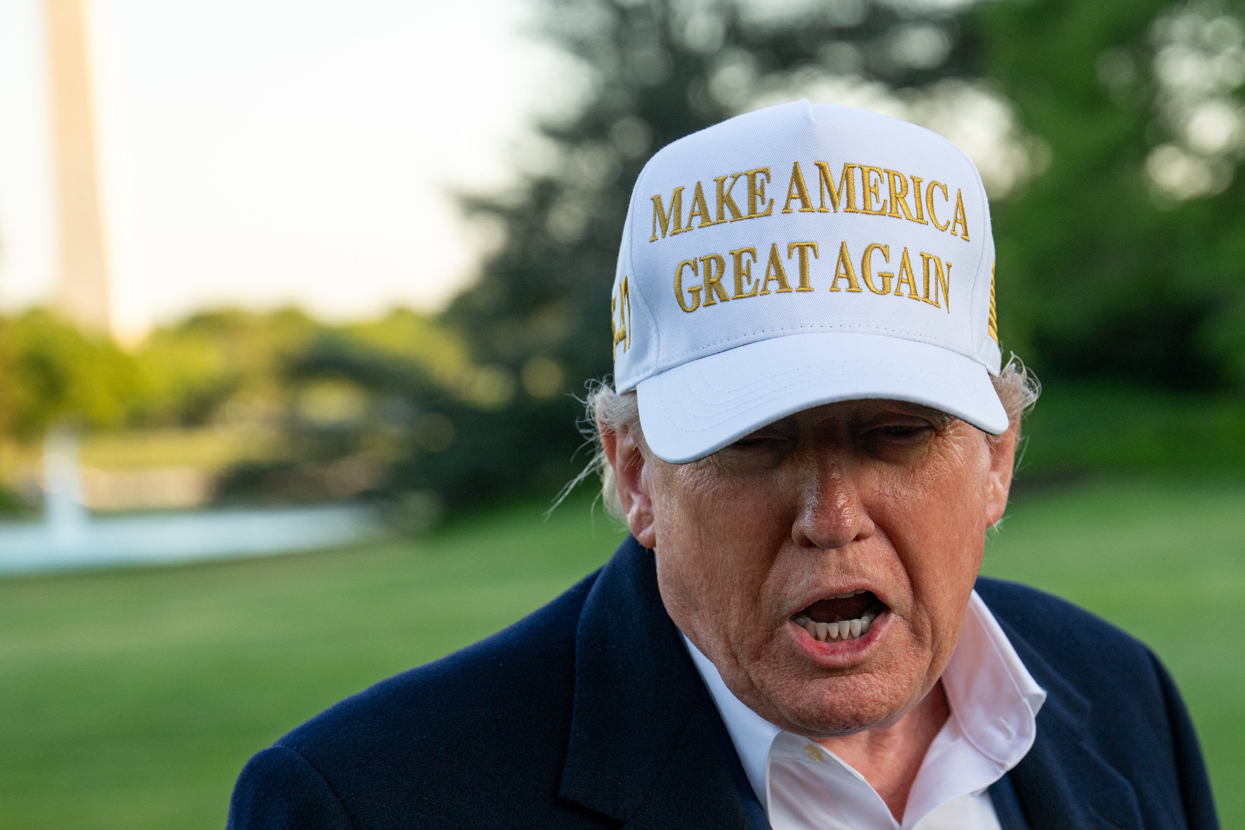 Anketa je otkrila da je većina Amerikanaca vjerovala da su ekstremne stvari koje Trump kaže - poput njegove želje za deportacijom američkih građana u strane zatvore ili da preuzmu kontrolu nad Kanadom i Grenlandom - ali također je utvrđeno da se većina Amerikanaca, uključujući republikance, protivi tim idejama