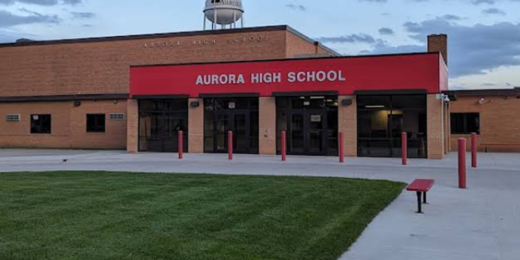 Učenici srednje škole Nebraska pod istragom nakon što su objavili fotografiju pozirajući s nacističkom zastavom