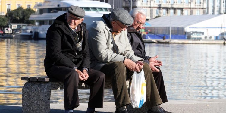 Umirovljenicima stiže godišnji dodatak od 50 eura