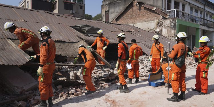 Umrla potresa u Burmi prelazi 2.700 jer je više preživjelih izvučeno iz ruševina