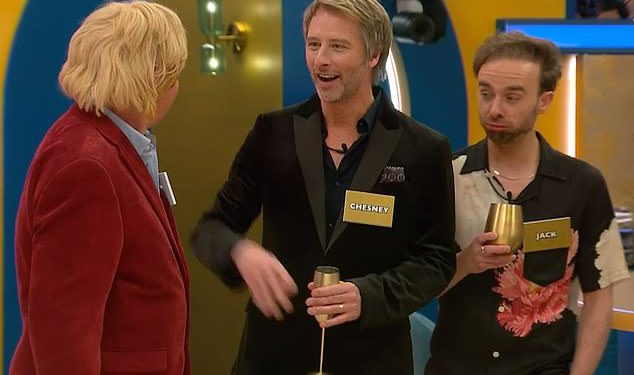 Unutar trijeznih putovanja zvijezda velikih brata – nakon što su Jack P Shepherd, Patsy Palmer, Daley Thompson i Jojo Siwa odbili alkohol u otvaranju epizode