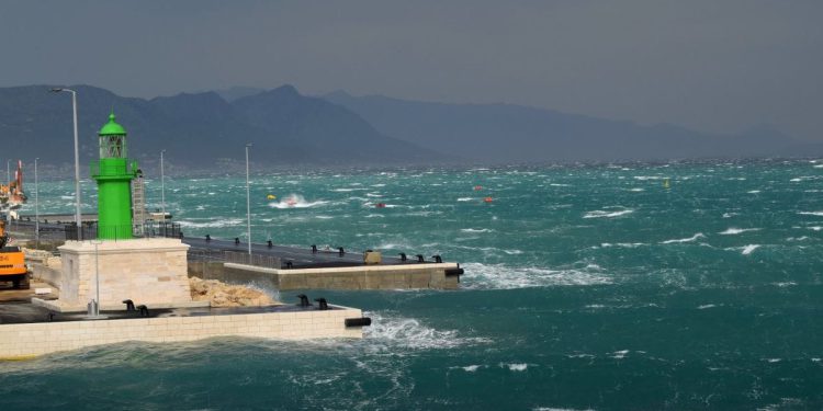 Upozorenje na olujno jugo, more ponegdje 6!