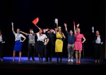 Uspješna premijera: Kolarini izveli “Nered u redu letenja” pred prepunim gledalištem (FOTO)