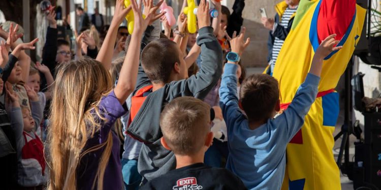 VIS OTOK DJECE Festival Kalanko u Komiži