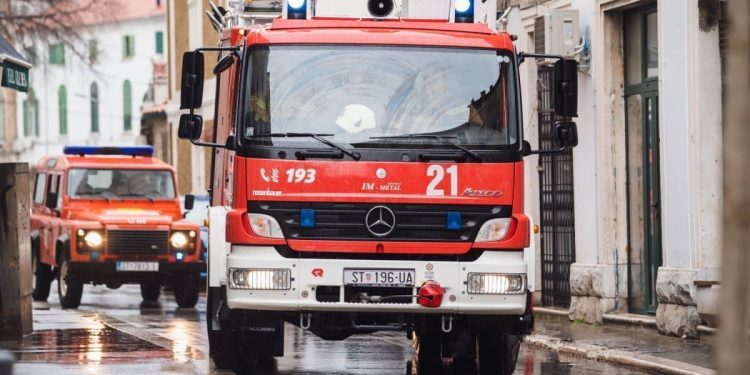 VIŠE INTERVENCIJA SPLITSKIH VATROGASACA Požari, tehničke intervencije i osiguranje utakmice