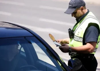 VOZAČI, OPREZ Policija u Federaciji više ne ostavlja kazne za brisačima zbog nepropisnog parkiranja