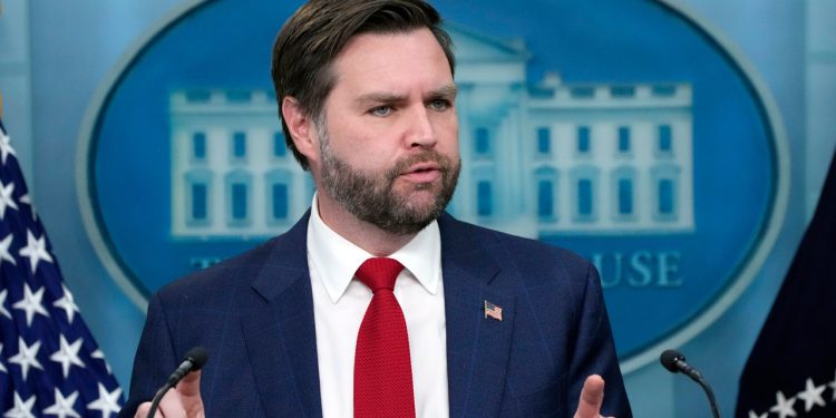 Vance reagira na ispitivanje nakon što je čovjek deportiran u salvadoranski zatvor pogreškom