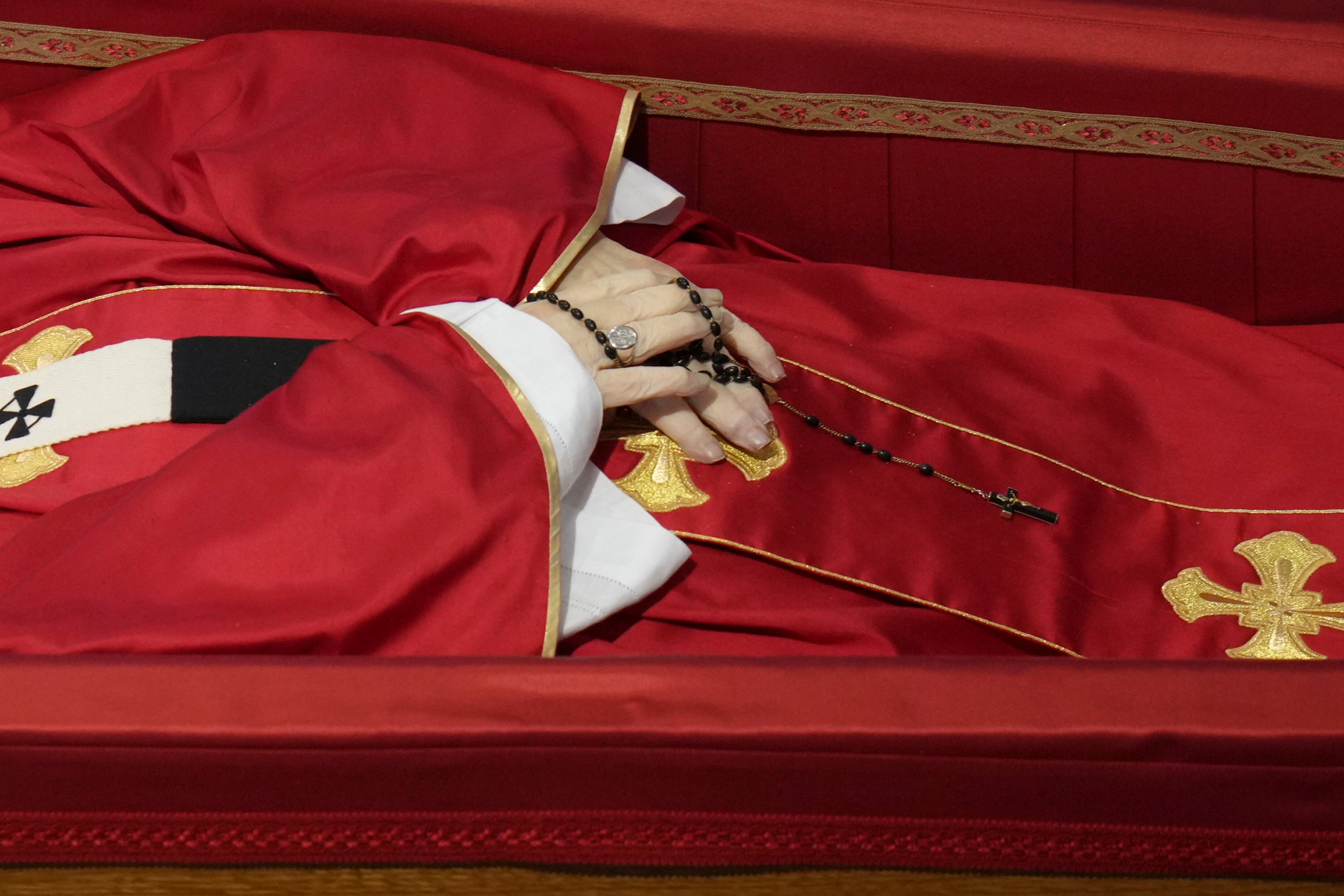 Papa će biti zapečaćen u njegovom lijesu u petak navečer