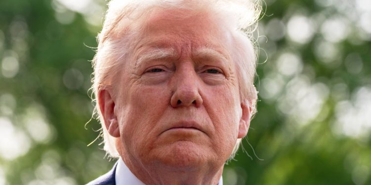 Većina Amerikanaca Trumpa ocjenjuje kao “strašnog” ili “siromašnog” predsjednika u svom drugom mandatu, anketa otkriva