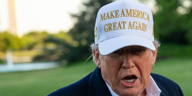 Većina Amerikanaca vjeruje da su Trumpove prijetnje nad Kanadom, deportiranje građana i treći mandat, ali ne odobravaju, anketa otkriva