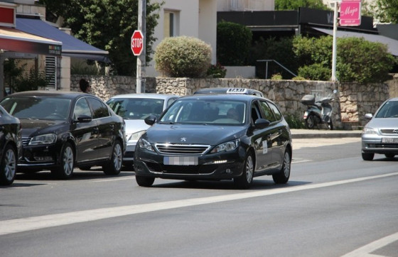 Velik broj stranih radnika kreće s taksiranjem: ‘Siguran sam da 60 posto taksi vozila u Dubrovniku posluje nezakonito!’