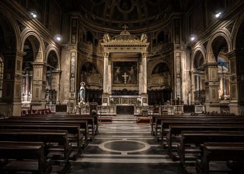 Veliki je petak dan kad Crkva Isusa prati do smrti na križu: Evo što bi vjernici trebali činiti