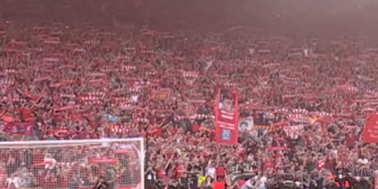 Video Liverpool, zabava za premijeru: Zbor obožavatelja je goosebumps