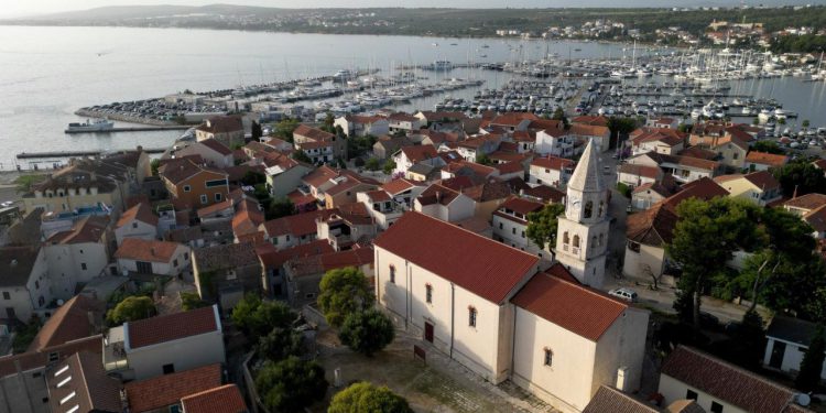 Više od 120 građana zainteresirano za POS stanove u Biogradu. Prednost imaju podstanari, a tu su i još neke pogodnosti…