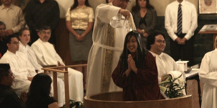 Više od 17 tisuća odraslih bit će kršteno ovog Uskrsa: ‘Nešto se veliko događa u Francuskoj’