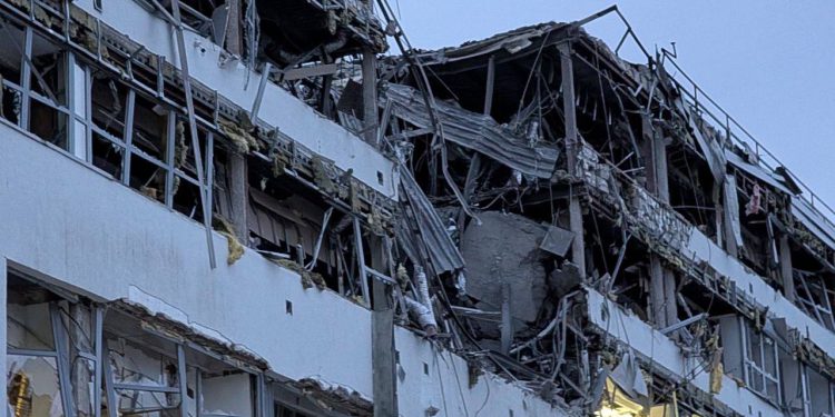 Više ozlijeđenih u ruskim napadima, Poljska podignula zrakoplove